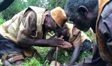 Uganda Rundreisen Batwa Traditionen