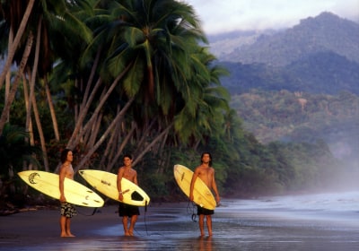 Costa Rica Abenteuerreise Surfen im pazifik
