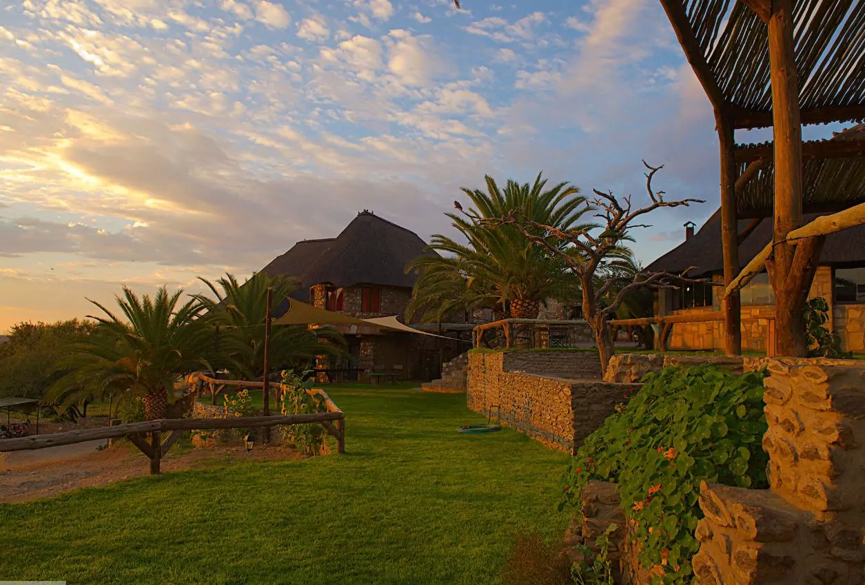 Namibia Safari Windhoek Onjala Lodge aussen