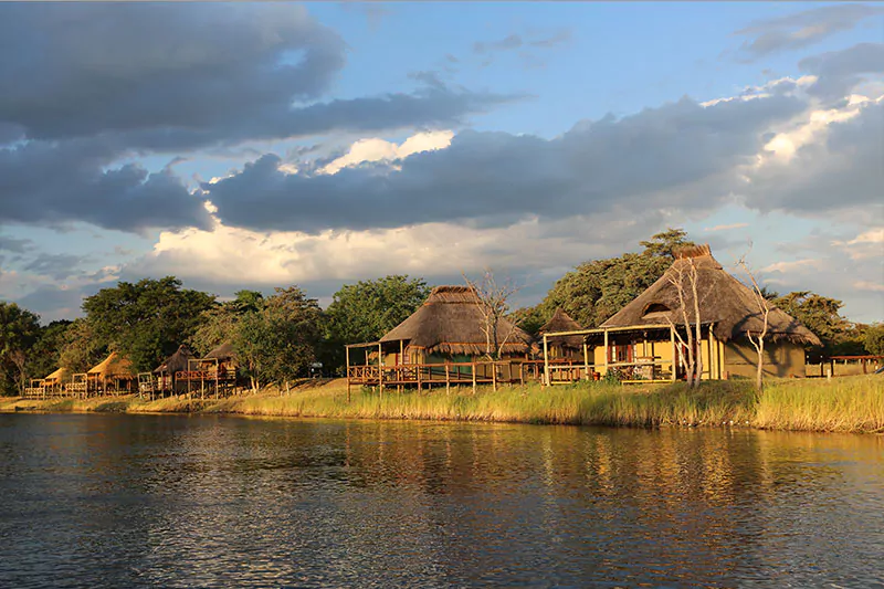 Namibia Safari Zambezi Camp Kwando Zimmer am Fluss