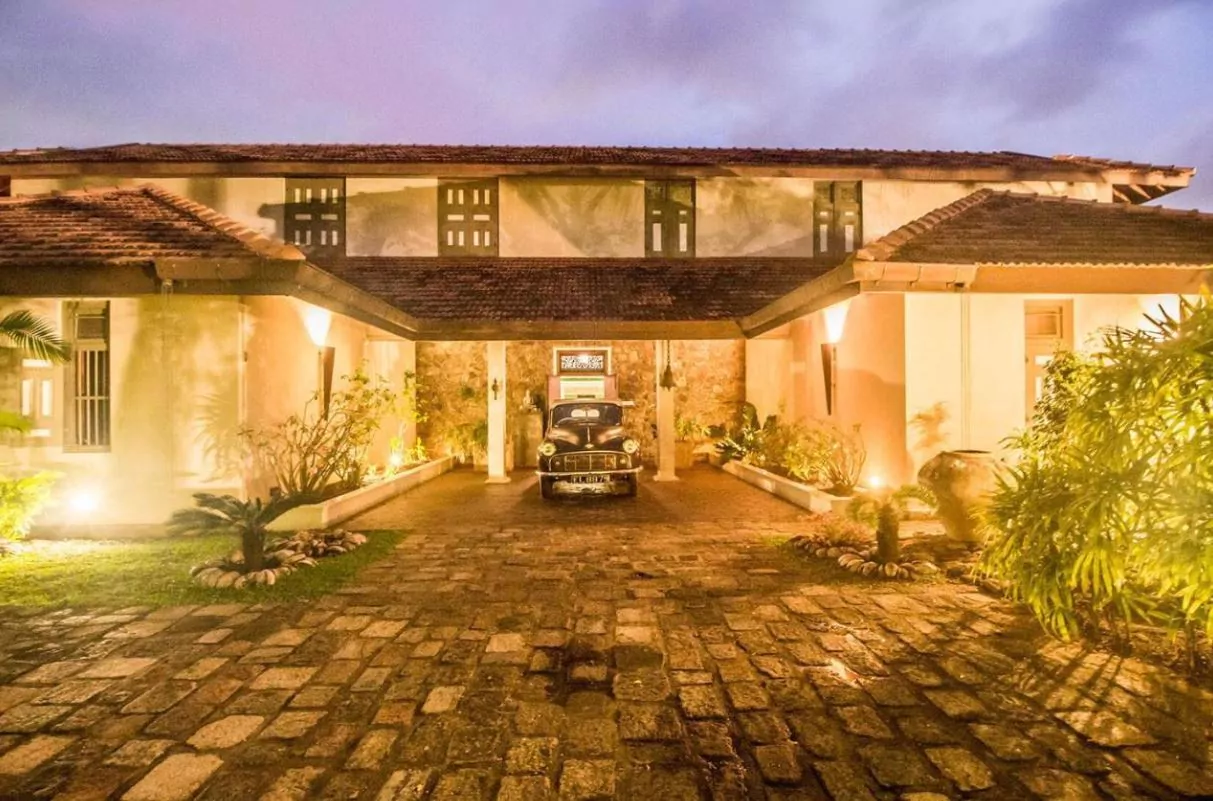 Sri Lanka Rundreisen Negombo Villa Hundira Hotel von aussen