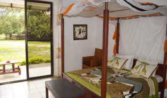 Tansania Safari Mikumi Tan Swiss Lodge Zimmer