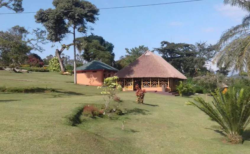 Uganda Rundreisen Kibale Forest Nationalpark Chimpanzee Forest Guesthouse aussen