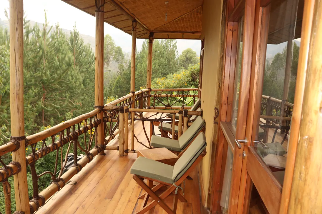 Uganda Rundreise Bwindi Nationalpark Ichumbi Gorilla Lodge Terrasse