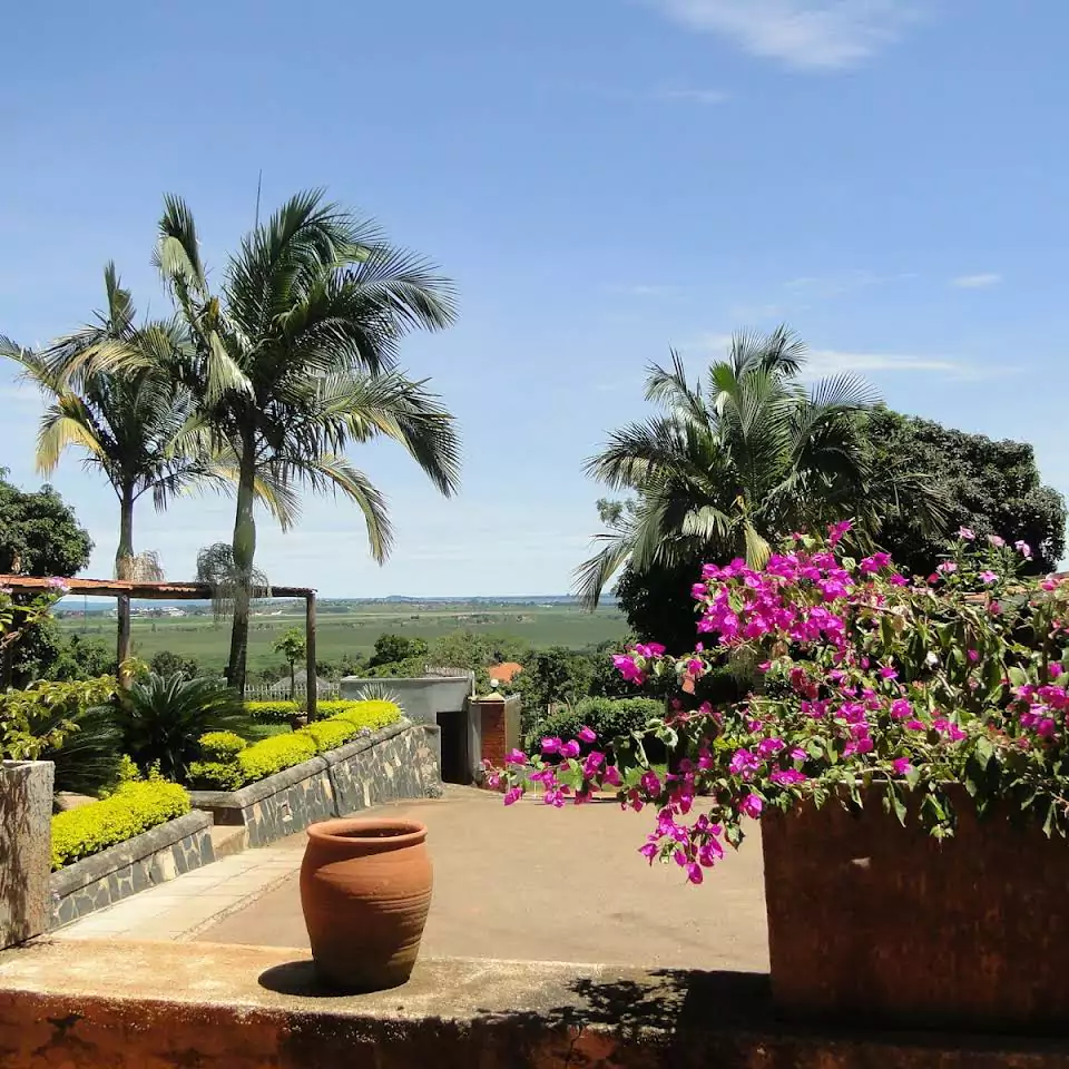 Uganda Rundreise Entebbe Carpe Diem Guesthouse Terrasse