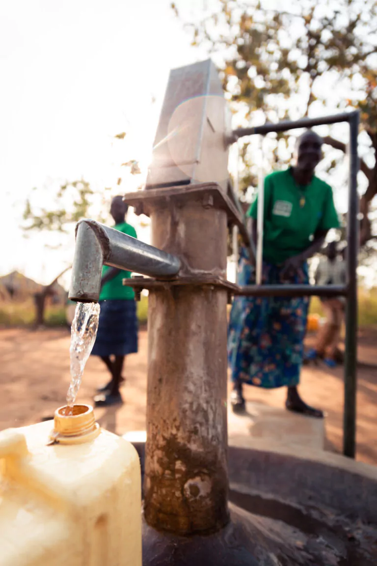 Uganda Rundreise Viva con Agua Trinkwasser Projekt Brunnen