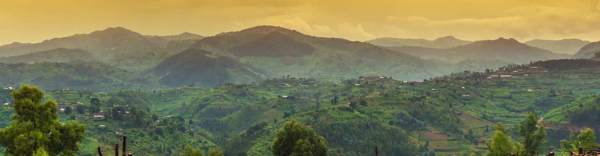 Ruanda Reisen Natur Berglandschaft Gelber Himmel