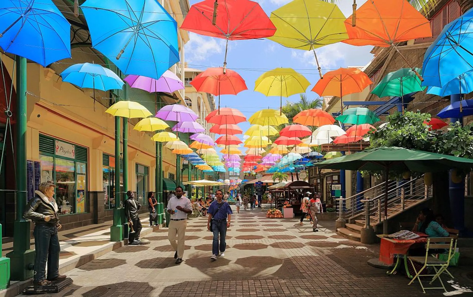 Mauritius Reise Straße Regenschirme