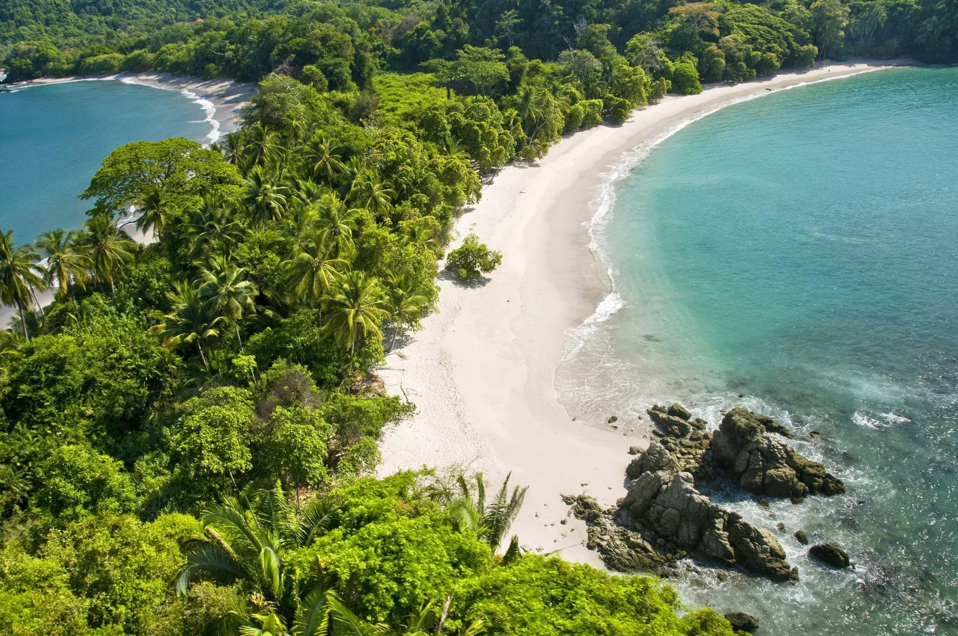 costa rica reisen Manuel Antonio weisser strand regenwald luftansicht