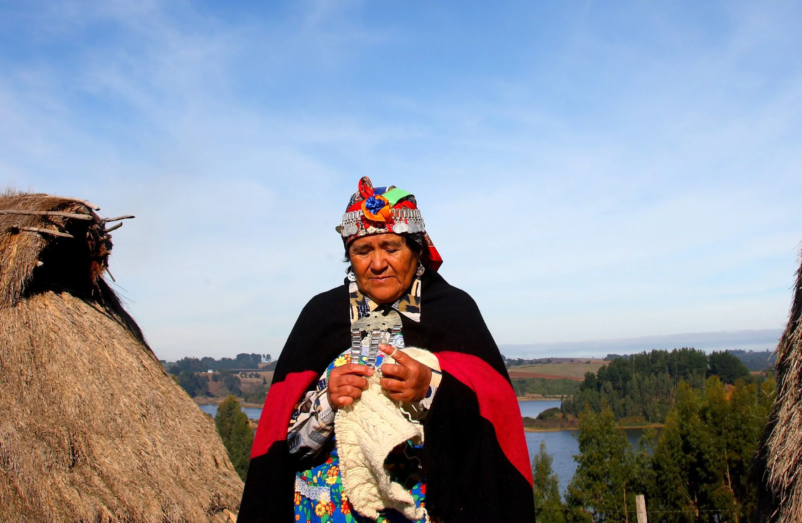 Chile_Reisen_Seengebiet_Mapuche_strickend_KPRN_chile_travel_ausschnitt