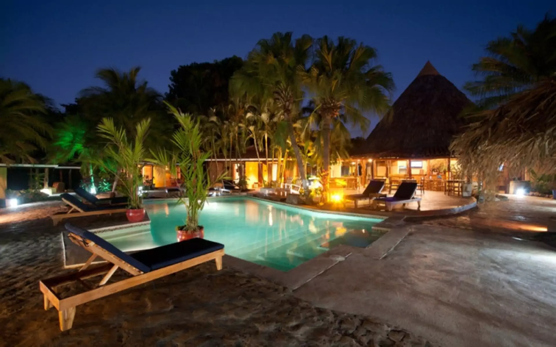 Costa Rica Rundreisen Hotel Pasatiempo Pool At Night
