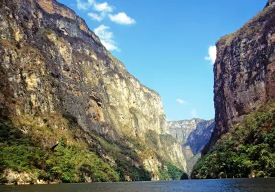 Mexiko Rundreise Sumidero Canyon mit Wasser gefüllt