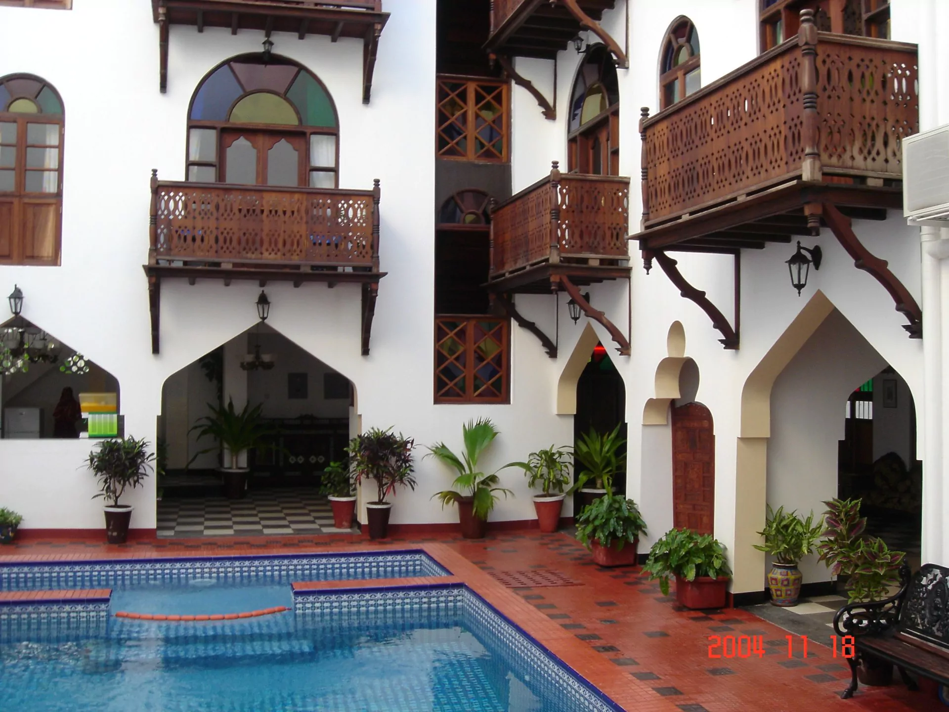 Tansania Safari Sansibar Dhow Palace Hotel Pool im Innenhof