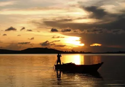 Uganda Kulturreise Makabila Lake Victoria Sonnenuntergang Fischer