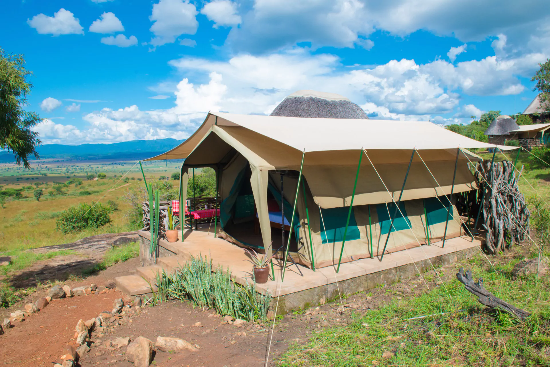 Uganda Rundreise Kidepo Savanna Lodge Safari Zelt außen
