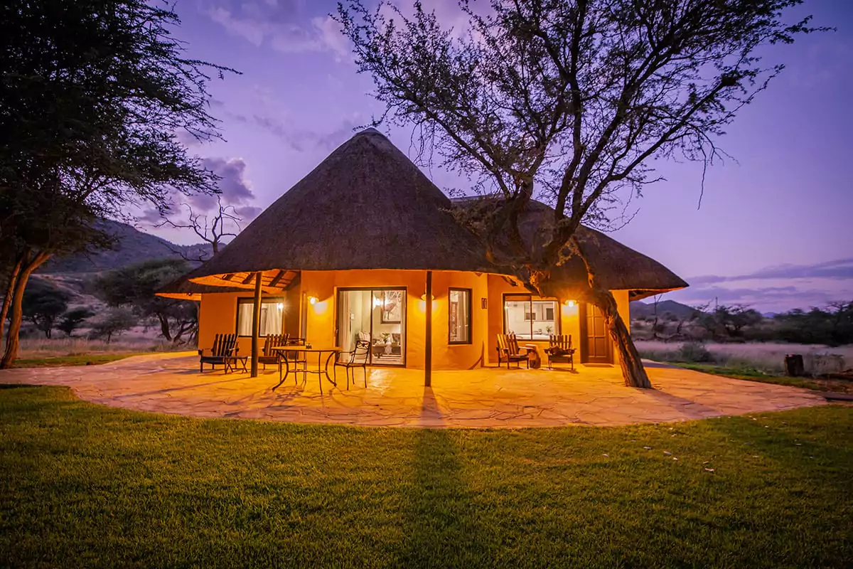 Namibia Safari Okapuka Safari Lodge Luxury Safari Suite aussen