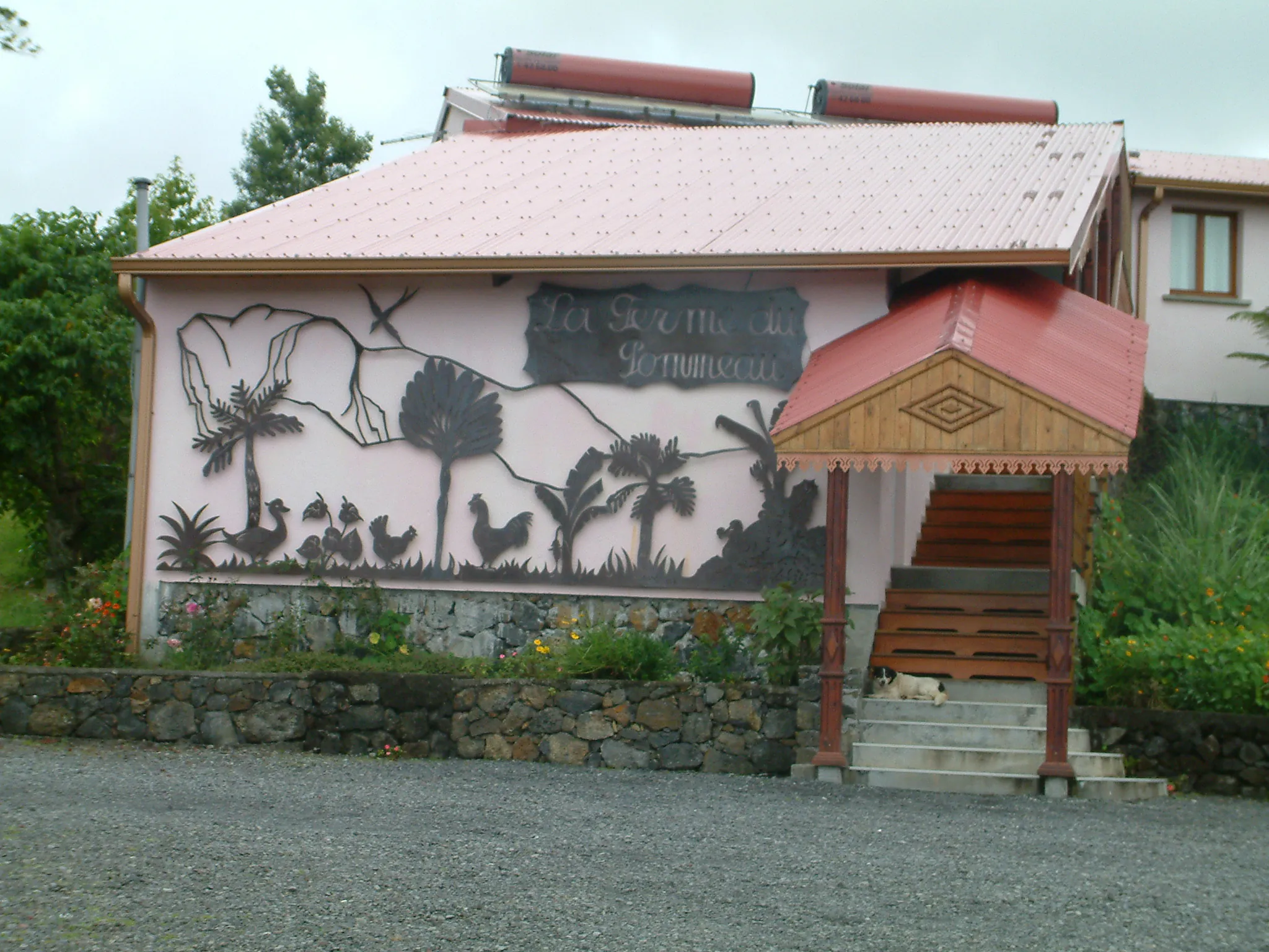 La-Reunion-Reise-La-Plaine-Des-Palmistes-La-Ferme-Du-Pommeau-Außenansicht-Haus