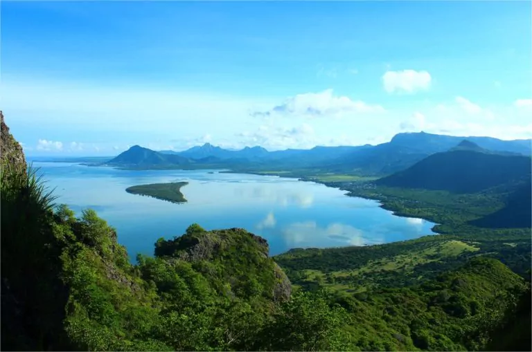 La Réunion und Mauritius Reise Salazie Berge Meer