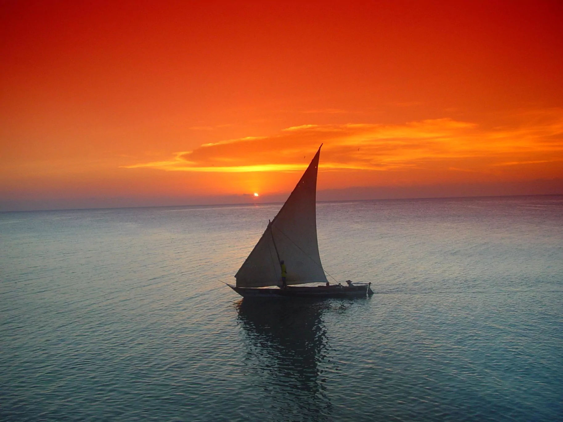 Sansibar Urlaub und Safari Dhow im Sonnenuntergang